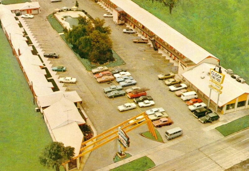Clock Restaurant - Inkster - 26015 Or 25945 Michigan Ave Postcard 1